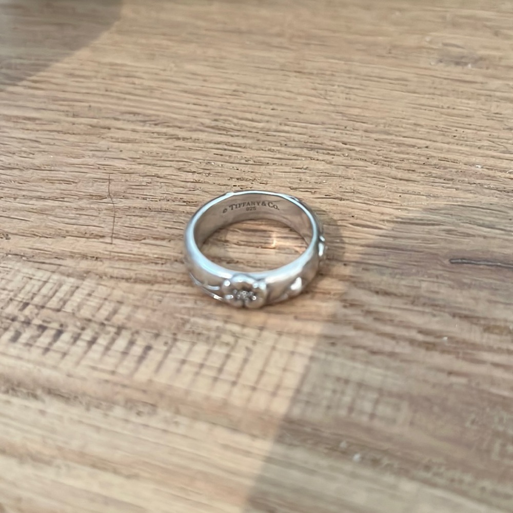 Tiffany & Co Sterling silver flower ring, approx size 6